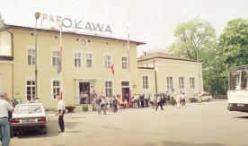 "Oława", dworzec od strony podjazdu, 22.05.1992. Fot. J. Szeliga.